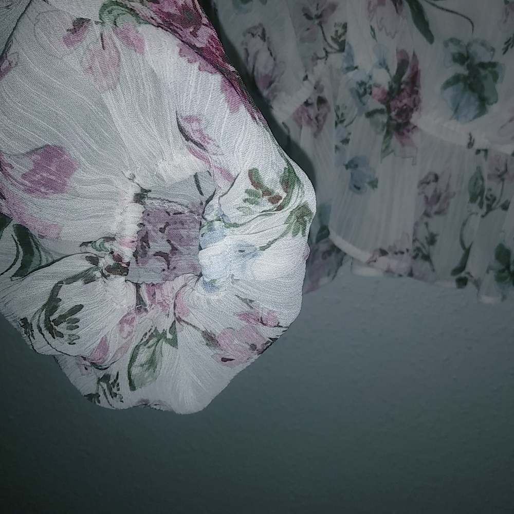 Olivaceous S Soft Floral Pink Green on White Bubble Hem Top - Picture 7 of 12